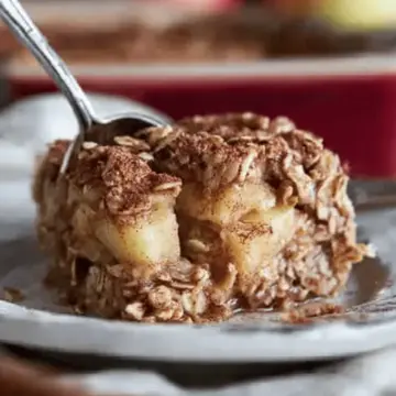 Amish-Style Apple and Cinnamon Baked Oatmeal