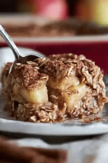 Amish-Style Apple and Cinnamon Baked Oatmeal