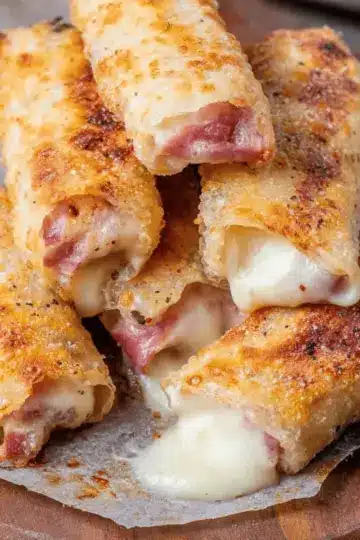 Ham and Mozzarella Cheese Sticks (Baked Ham and Cheese Sticks)